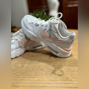 Nike‎ Air Max White Pink Women’s Sneakers Size 10.5 New With Tags